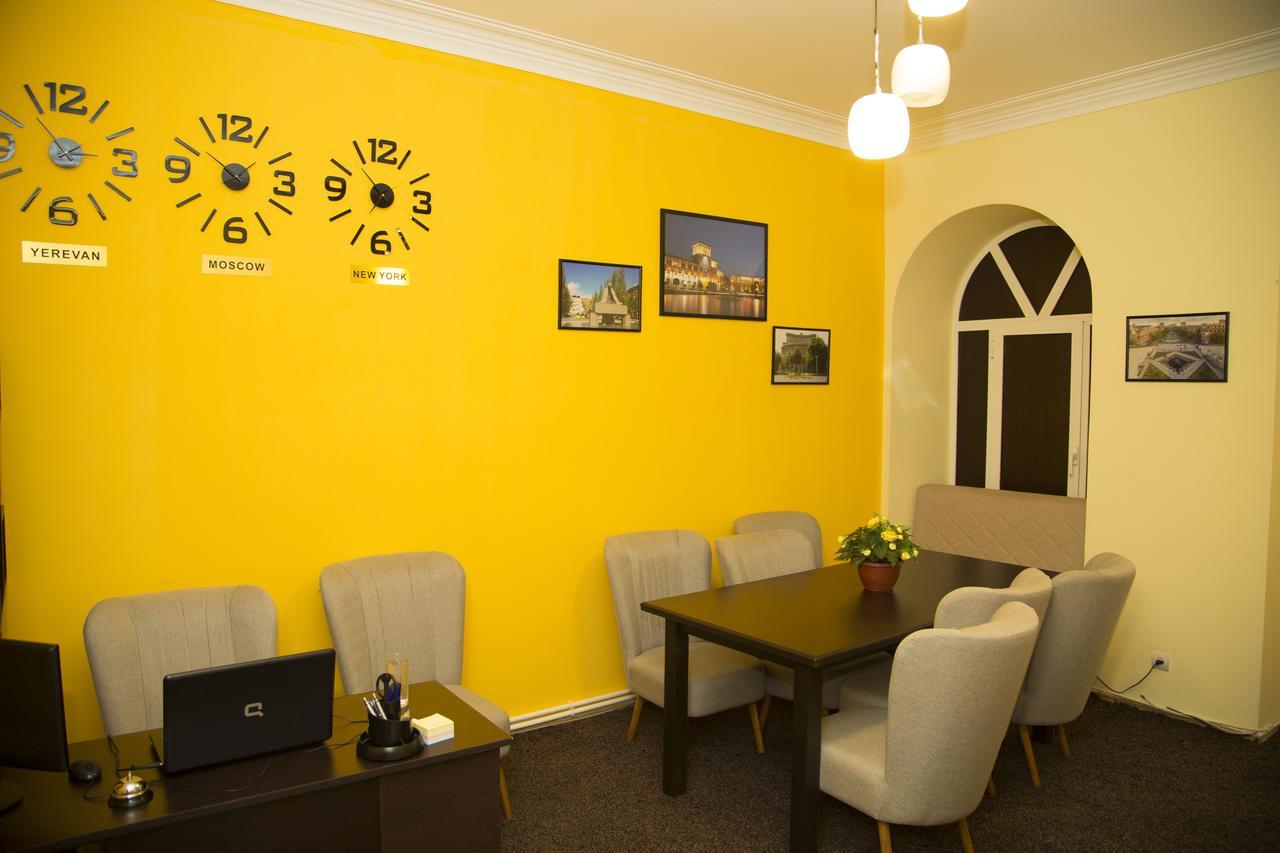 Magnolia Hostel Yerevan Exterior photo